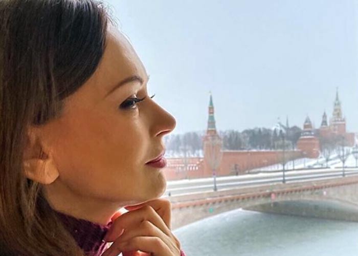 Ирина Безрукова в профиль