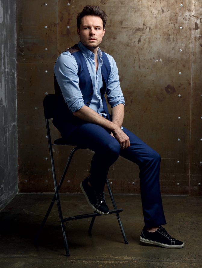 Костюм, Suitsupply; рубашка, AERONAUTICA MILITARE; кеды, Jimmy Choo