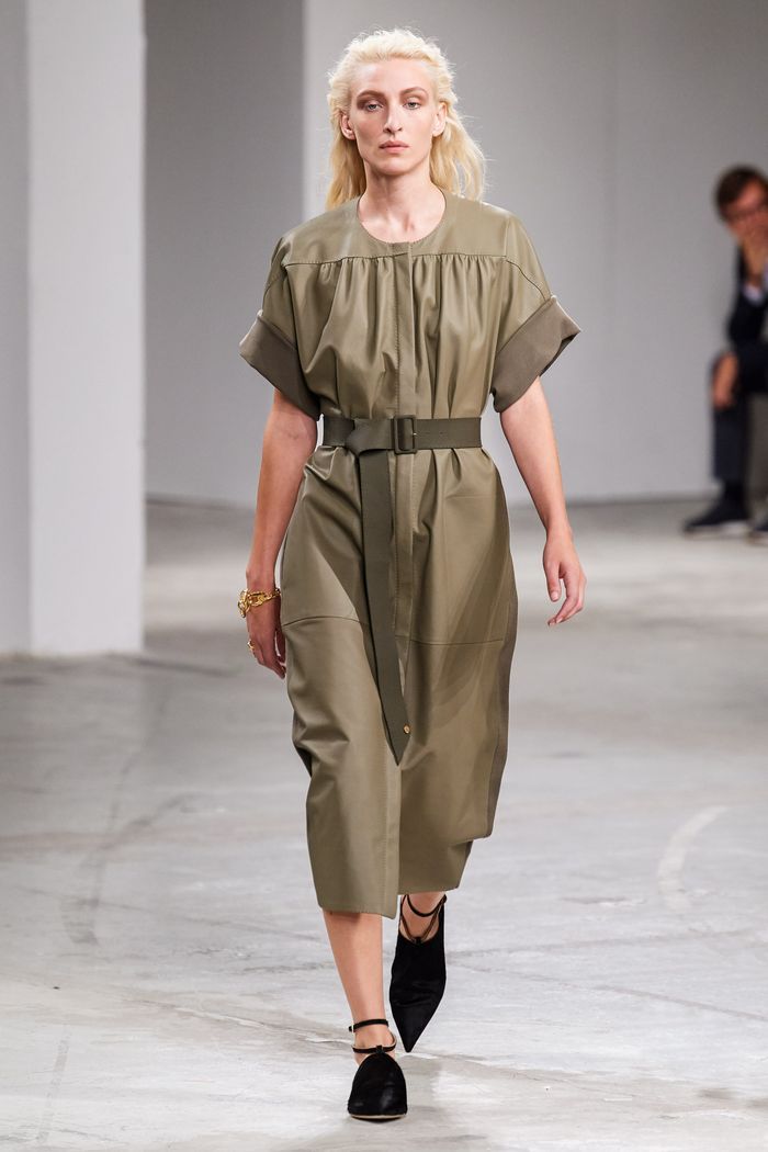 Модное платье из коллекции Agnona