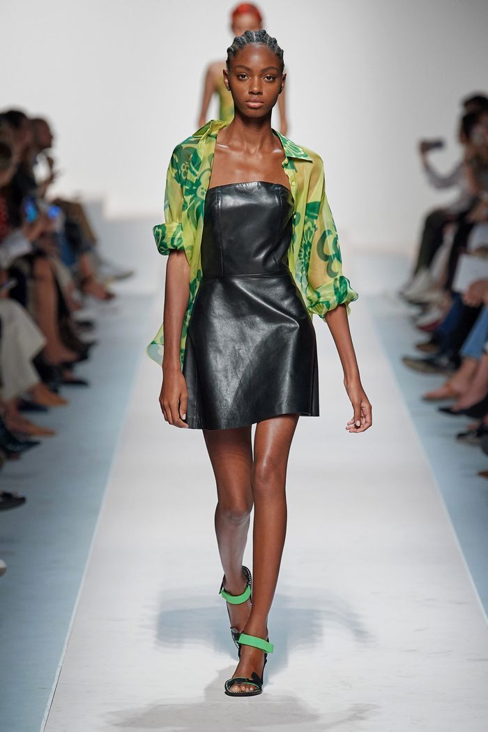 Модное платье из коллекции Ermanno Scervino