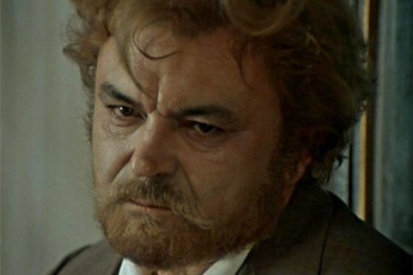 На фестивале в Сан-Себастьяне в 1971 году экранизация знаменитой пьесы Антона Чехова «Дядя Ваня» получила приз «Серебряная раковина». Главные роли в том фильме исполнили Иннокентий Смоктуновский и Сергей Бондарчук, сыгравший Михаила Львовича Астрова. Филь