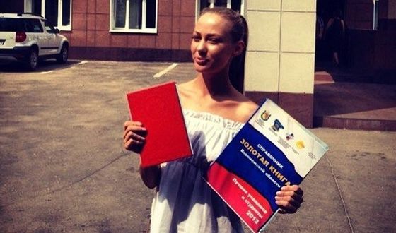Татьяна Бабенкова окончила Воронежский Государственный Институт Искусств