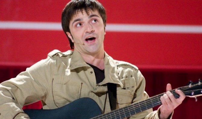 В Comedy Club Зураб Матуа исполняет музыкальные номера