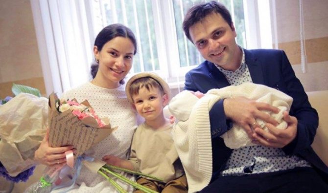 Зураб Матуа с женой и детьми